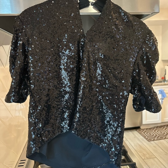 NWT Abercrombie and Fitch black sequined top and with sexy closure detail - Picture 5 of 5